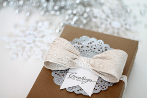 Glimmer Twine Bow Close