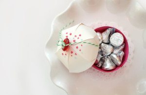 Paper Cupcake Favor Box | Damask Love