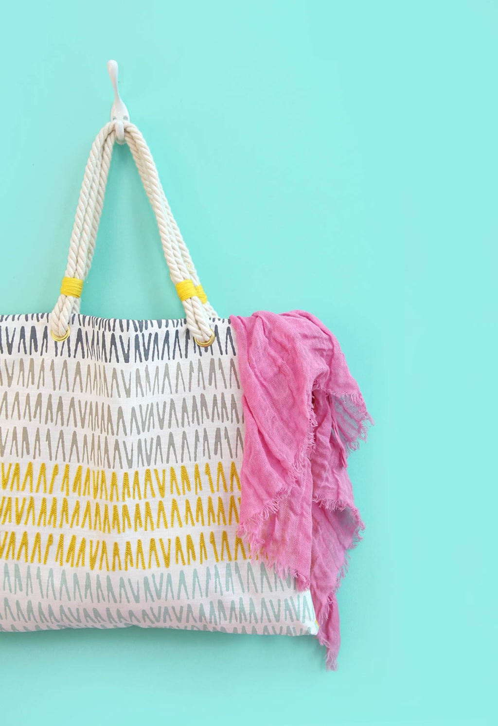 DIY No-Sew Throw Pillow Tote | damask love