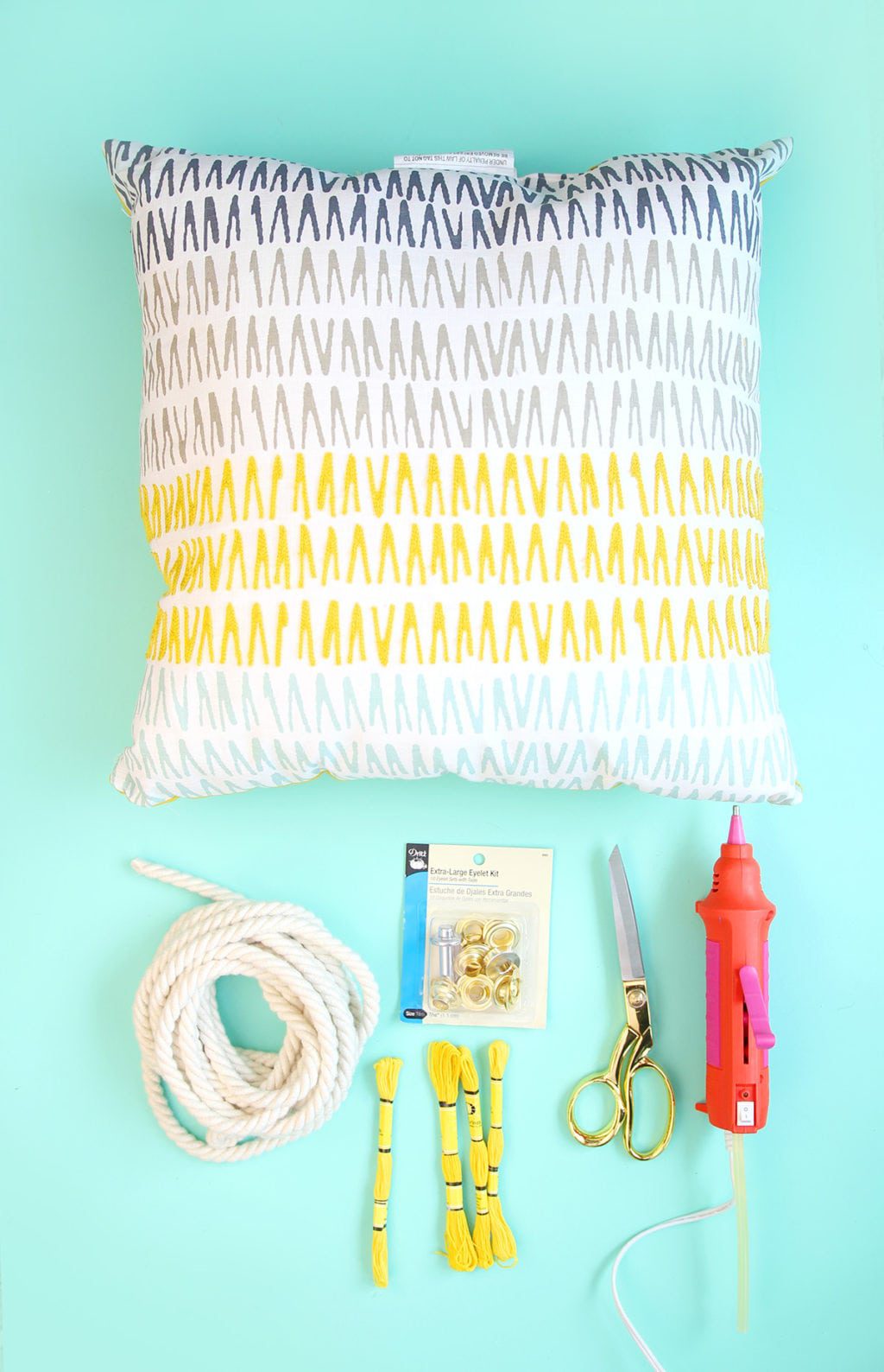 DIY No-Sew Throw Pillow Tote | damask love