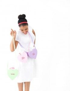 Easy DIY Classroom Valentine Carrier |damask love