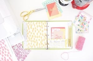 Keep your stationery organized and ready to use with this DIY stationery organizer binder