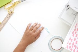 Keep your stationery organized and ready to use with this DIY stationery organizer binder