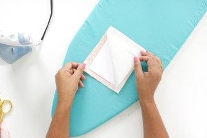 Use fabric scraps to create beautiful textured DIY Fabric Stationery. A great project for beginner crafters who love beautiful stationery and cards.