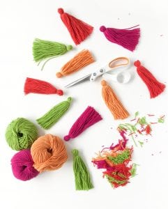 Creating a tassel tote bag has never been easier or more stylish. Usher in the summer with this tote that will turn heads.