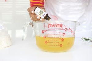 Celebrate summer with outdoor entertaining with Shutterfly and DIY Citronella Candles that will make your next party a hit.