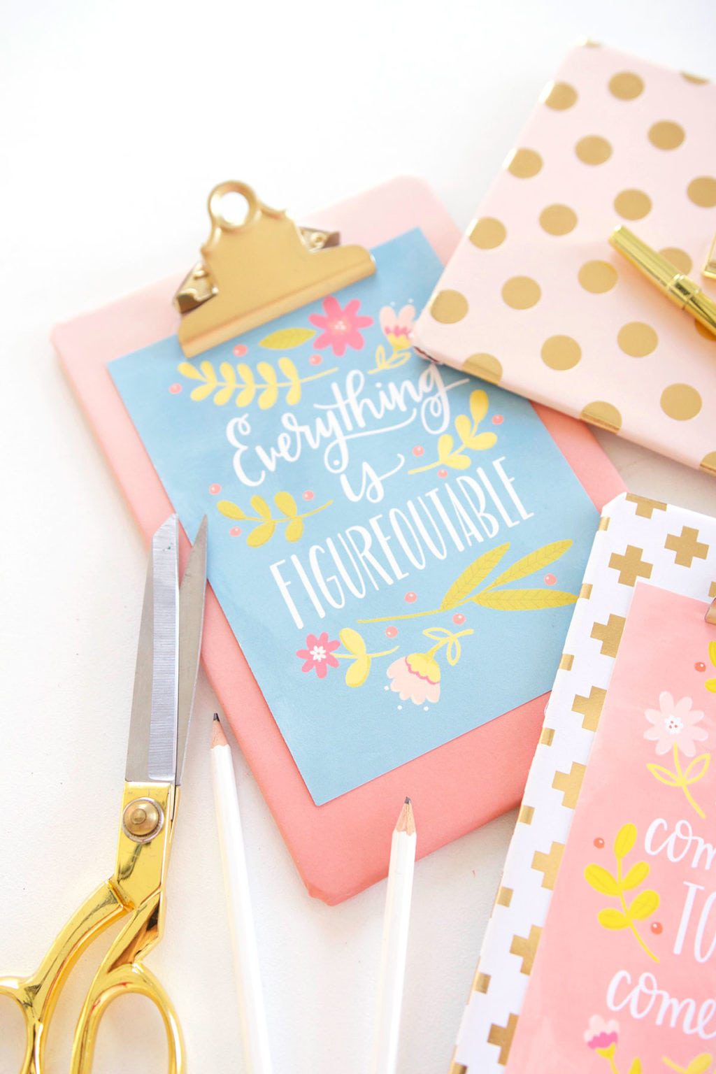 Learn how to cover a clipboard + inspirational printables! All you need is your printer and a few basic craft supplies to make this simple project.