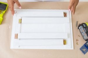 Enjoy the outdoors with this DIY Wooden Crate Picnic Basket that is easy to create with paint and simple tools. Great for enjoying the end of summer.