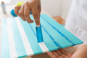 Enjoy the outdoors with this DIY Wooden Crate Picnic Basket that is easy to create with paint and simple tools. Great for enjoying the end of summer.