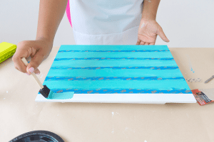 Enjoy the outdoors with this DIY Wooden Crate Picnic Basket that is easy to create with paint and simple tools. Great for enjoying the end of summer.