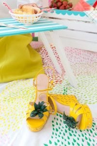 Enjoy the outdoors with this DIY Wooden Crate Picnic Basket that is easy to create with paint and simple tools. Great for enjoying the end of summer.