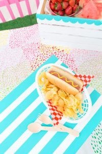 Enjoy the outdoors with this DIY Wooden Crate Picnic Basket that is easy to create with paint and simple tools. Great for enjoying the end of summer.