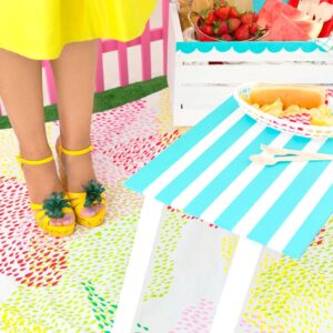 Enjoy the outdoors with this DIY Wooden Crate Picnic Basket that is easy to create with paint and simple tools. Great for enjoying the end of summer.