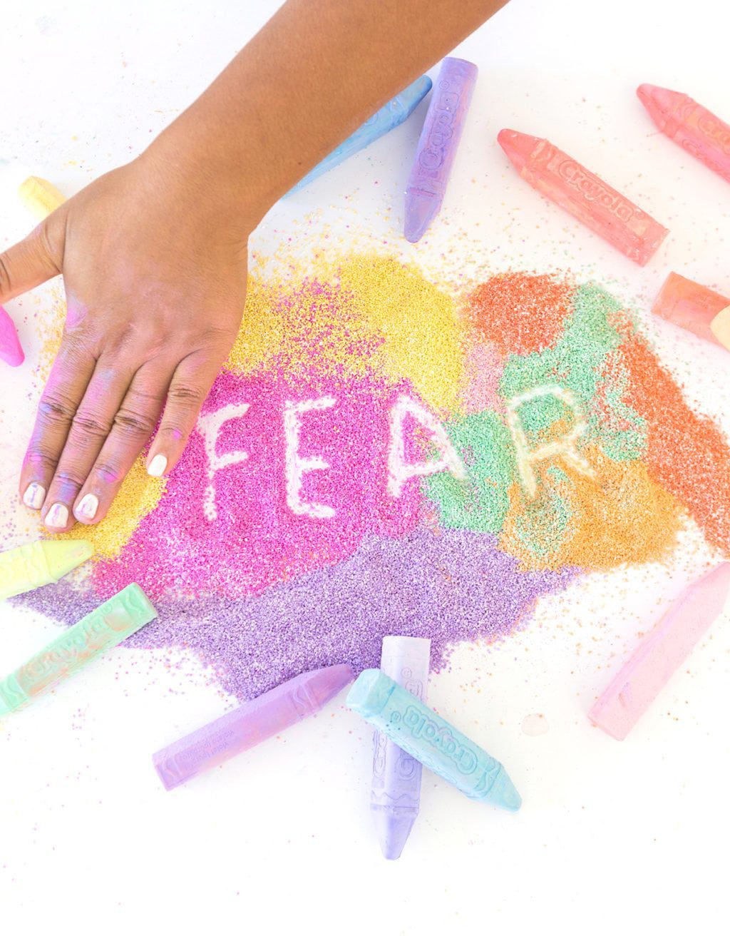 remember when you made colored sand as a kid? well, I'm giving it an adult makeover with these @methodhome and their #fearnomess campaign to make DIY Colored Sand Air Plants 