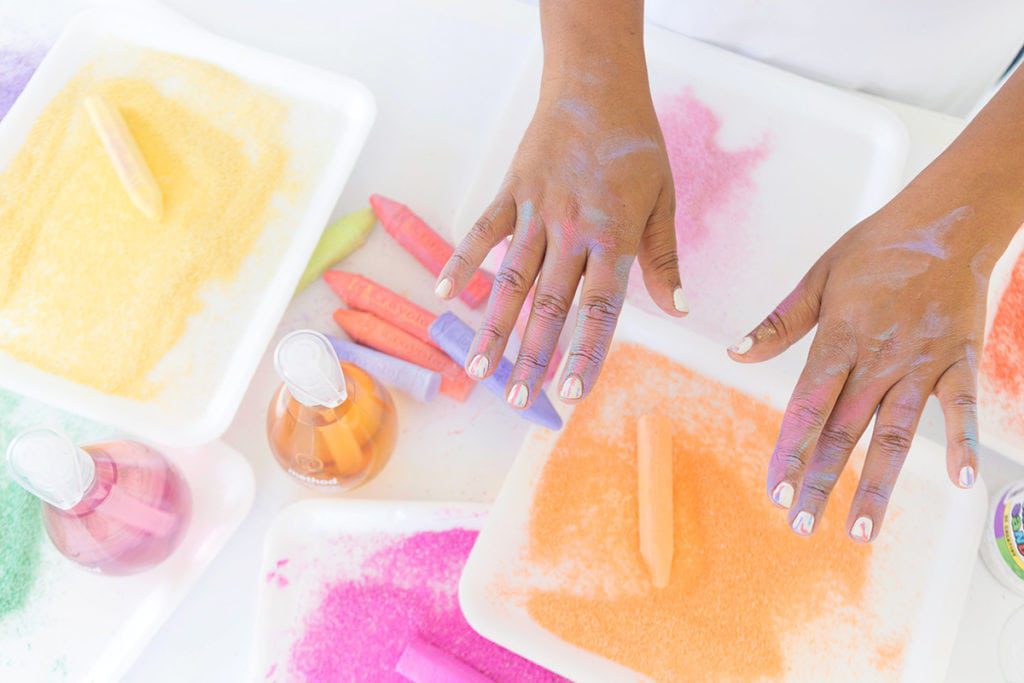 remember when you made colored sand as a kid? well, I'm giving it an adult makeover with these @methodhome and their #fearnomess campaign to make DIY Colored Sand Air Plants 