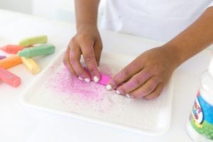 remember when you made colored sand as a kid? well, I'm giving it an adult makeover with these @methodhome and their #fearnomess campaign to make DIY Colored Sand Air Plants