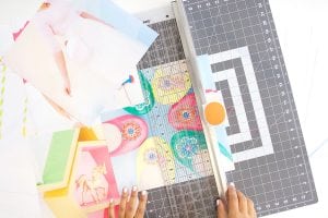 Make a huge statement with these DIY Canvas Clipboards. Perfect for displaying your favorite Instagram photos.