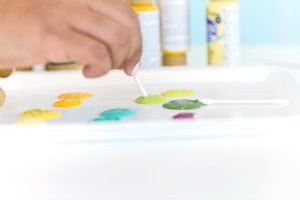 Dots have never been easier! Create this DIY Q-TIPS Mandala Art with supplies you already have on hand!