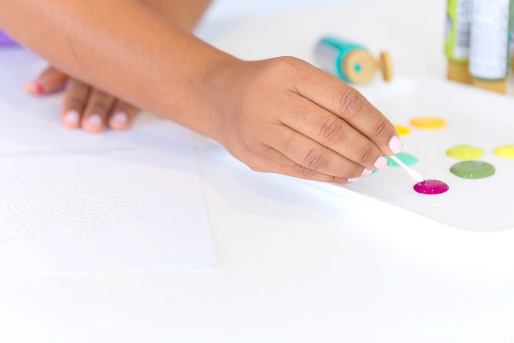 Dots have never been easier! Create this DIY Q-TIPS Mandala Art with supplies you already have on hand!