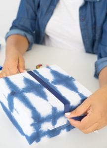 DIY Shibori Tie Dye Wrapping Paper | damask love