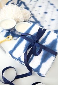 DIY Shibori Tie Dye Wrapping Paper | damask love