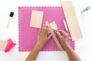 DIY Wooden Photo Easel | damask love