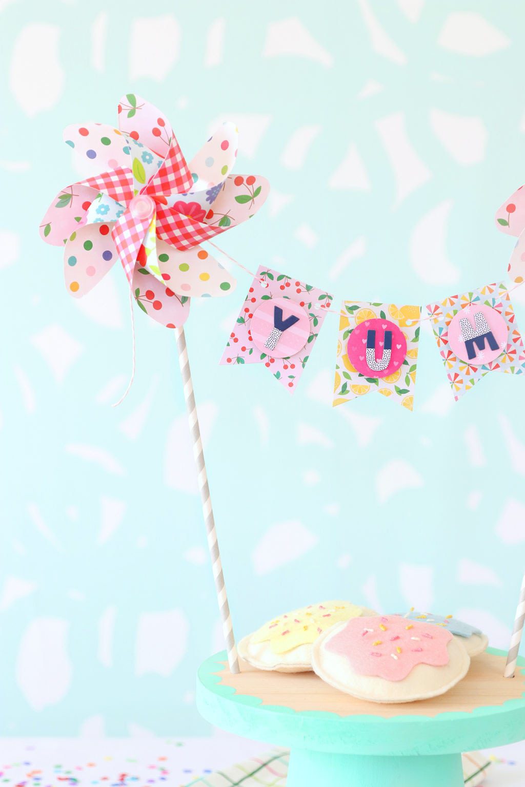 DIY Wood Pinwheel Cake Stand | damask love