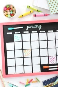 DIY Magnetic Whiteboard Calendar with DYMO MobileLabeler | damask love
