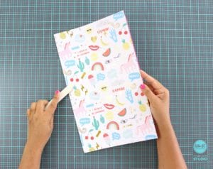 Learn how to make a pocket folder. Perfect for students, planners or anyone who wants to get organized!