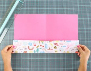 Learn how to make a pocket folder. Perfect for students, planners or anyone who wants to get organized!