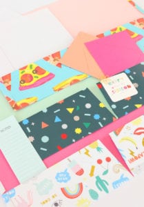 Learn how to make a pocket folder. Perfect for students, planners or anyone who wants to get organized!