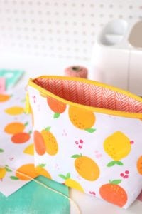 How to Paint your own Patterned Fabric | damask love