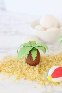Turn an egg into palm tree with this simple tutorial just in time for your Easter celebration.